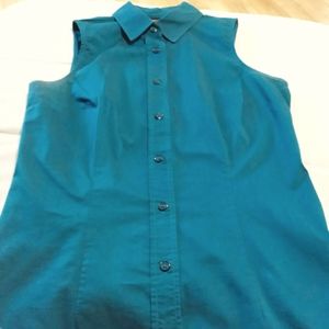 Semi Fitted Sleeveless Shirt